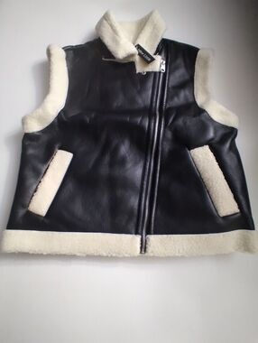 New Look Women's Black Faux Leather Vest with White/Cream Sherpa Trim New Size L